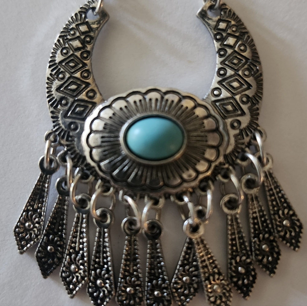 Earings - Picture 2 of 3